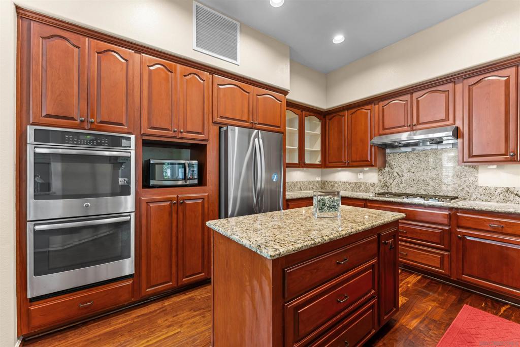 9744 Claiborne Square Property Photo 4