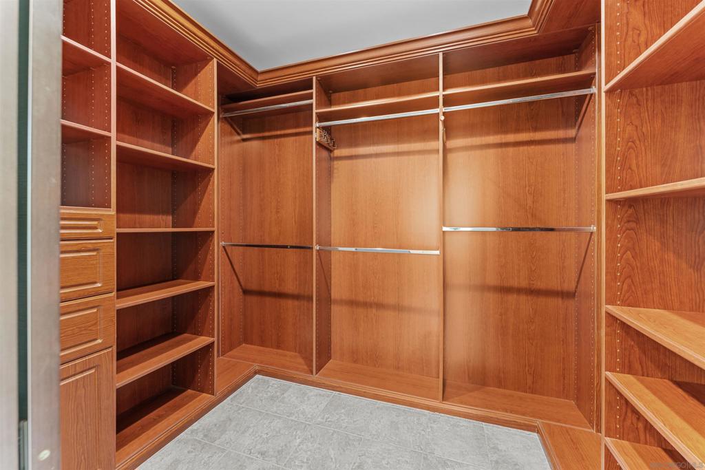 9744 Claiborne Square Property Photo 18