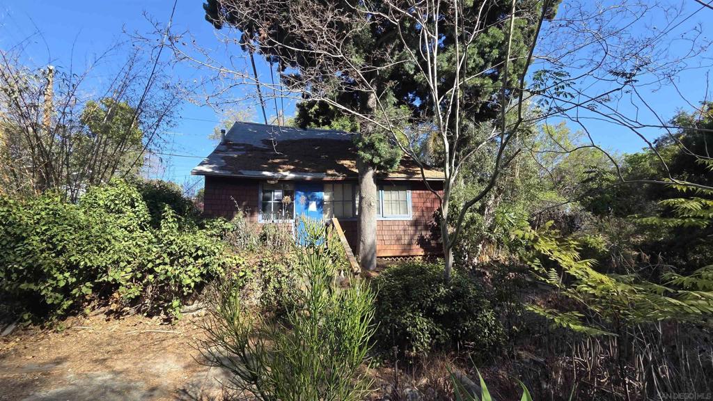 8751 Mariposa Street Property Photo 3