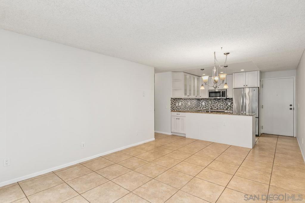 8308 Regents Rd 1o Property Photo 3