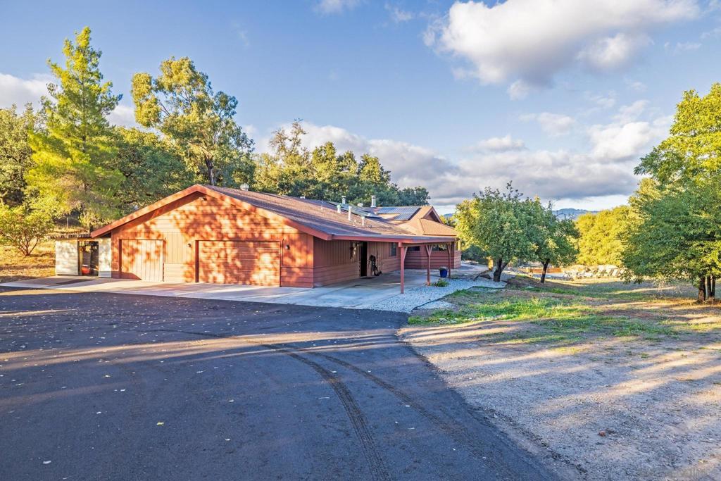 3280 Black Oak Lane Property Photo 4