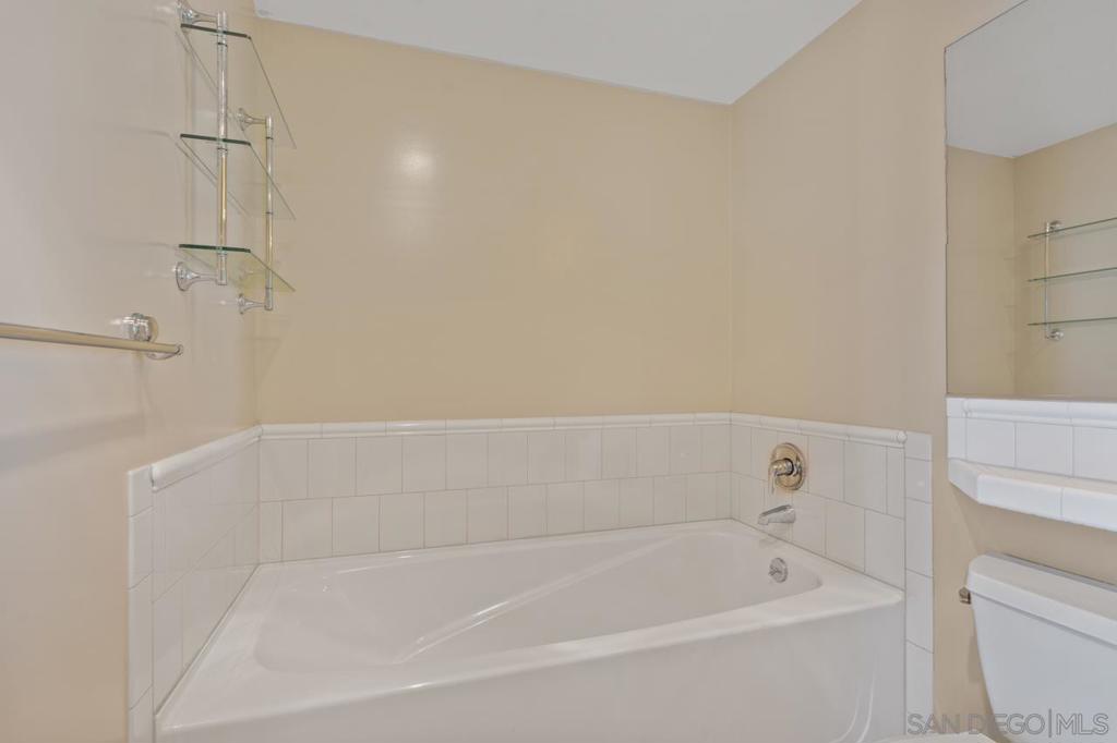 850 Beech St 1703 Property Photo 32