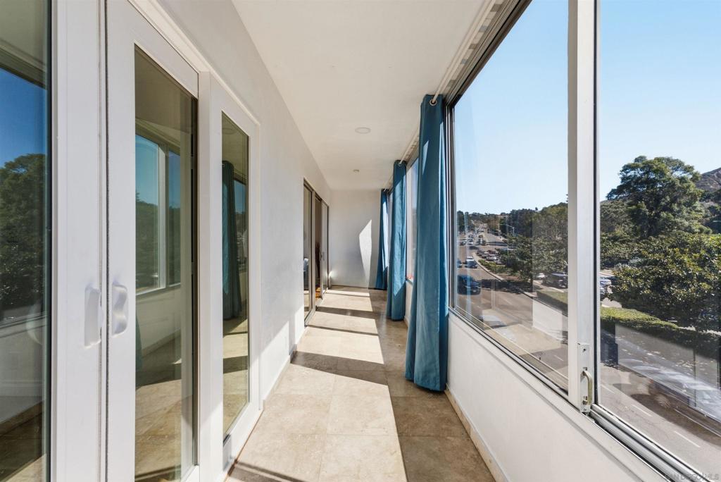 2352 Torrey Pines Rd Property Photo 15