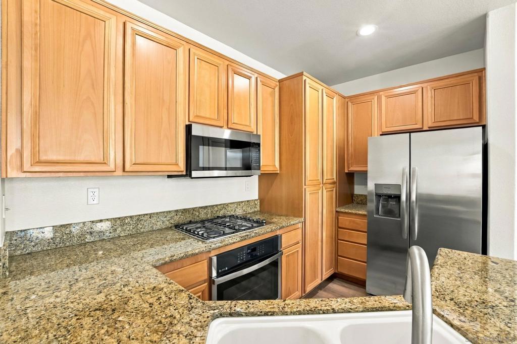 2072 Aviata Rd 66 Property Photo 6