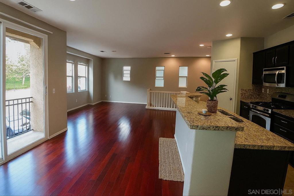 425 S Meadowbrook Dr 124 Property Photo 5