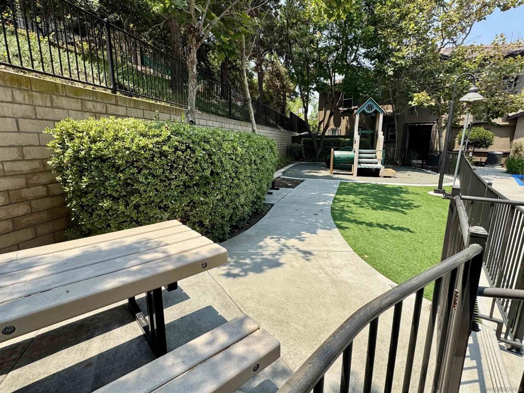 425 S Meadowbrook Dr 124 Property Photo 14