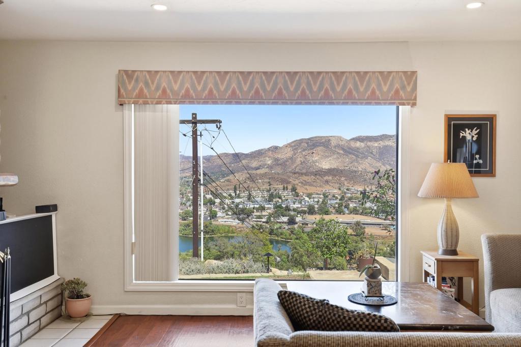12886 Castle Court Drive Property Photo 6