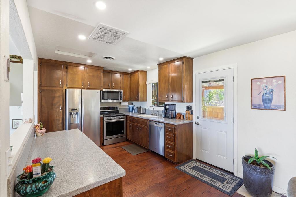 12886 Castle Court Drive Property Photo 10