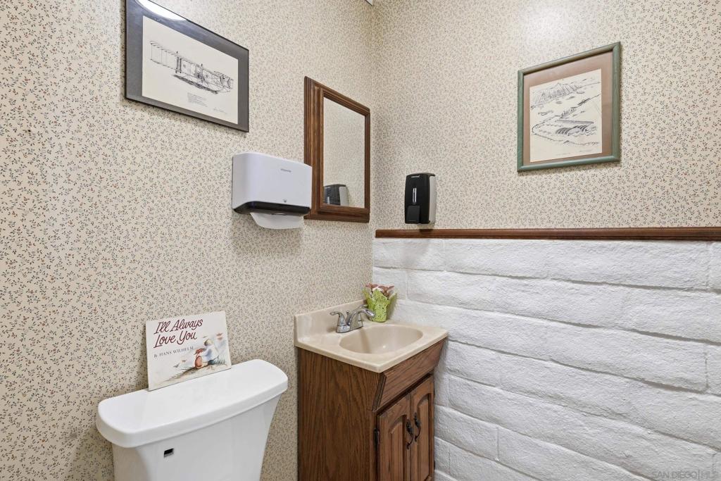 12886 Castle Court Drive Property Photo 26