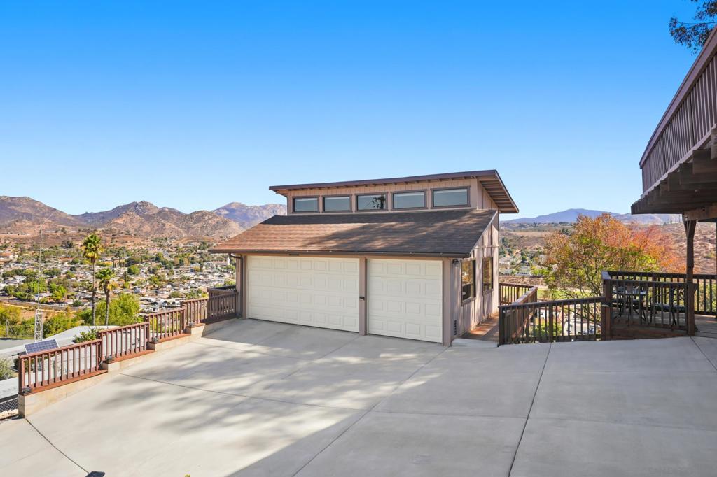 12886 Castle Court Drive Property Photo 33