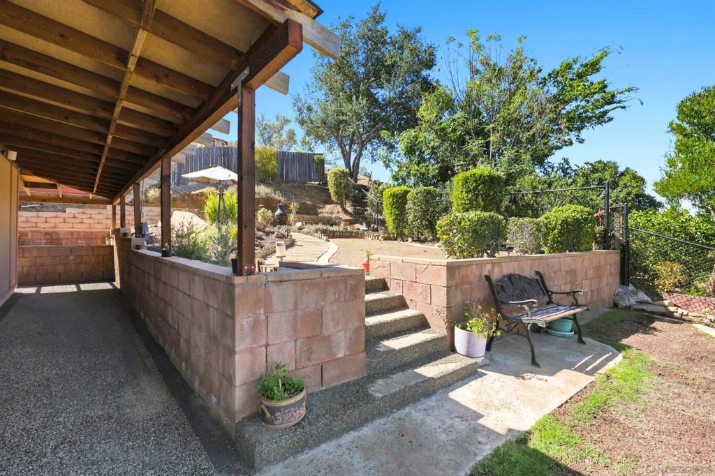 12886 Castle Court Drive Property Photo 57