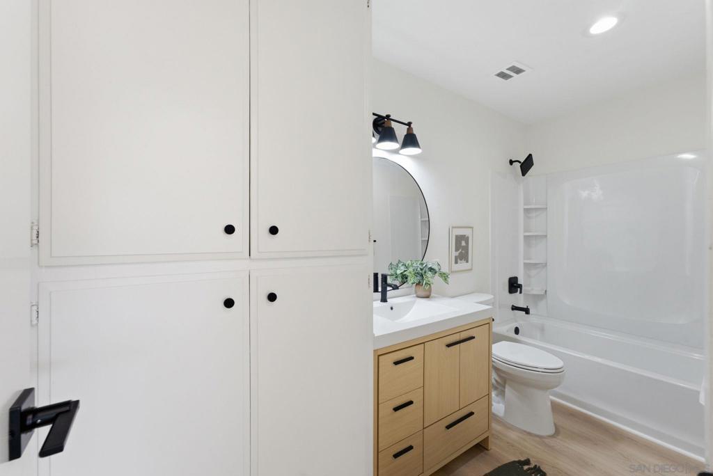 8220 Vincetta Dr 55 Property Photo 8