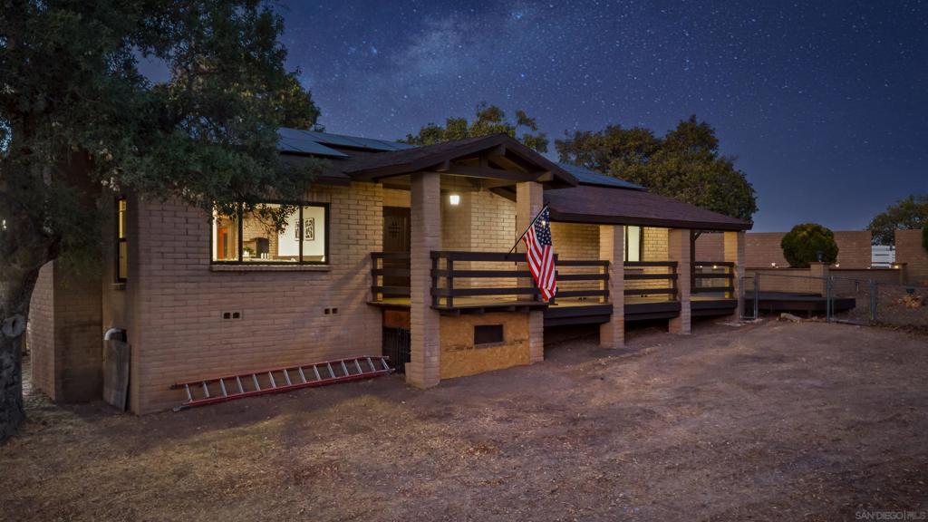 1392 Manzanita Property Photo 2