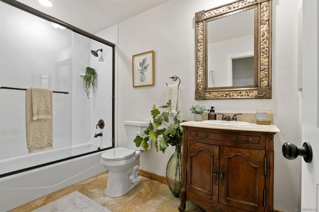1392 Manzanita Property Photo 13