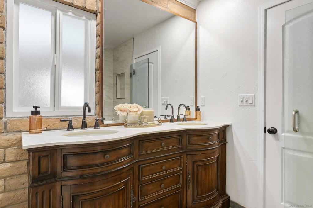 1392 Manzanita Property Photo 18