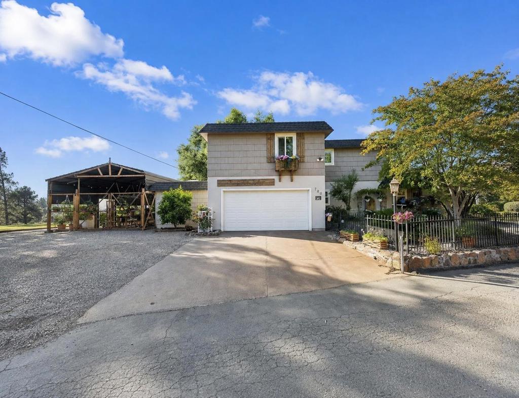720 Sky Mountain Lane Property Photo 8