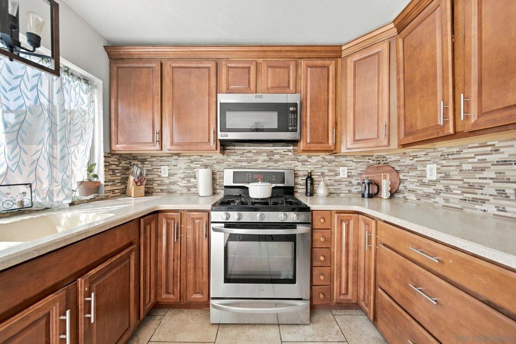 1235 27th Property Photo 9
