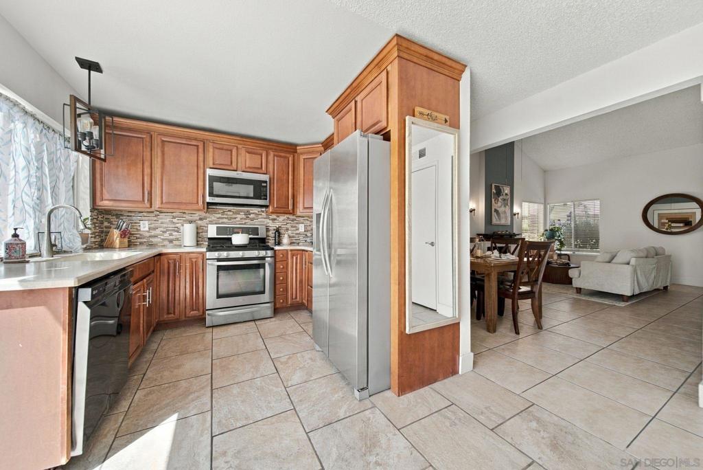 1235 27th Property Photo 11