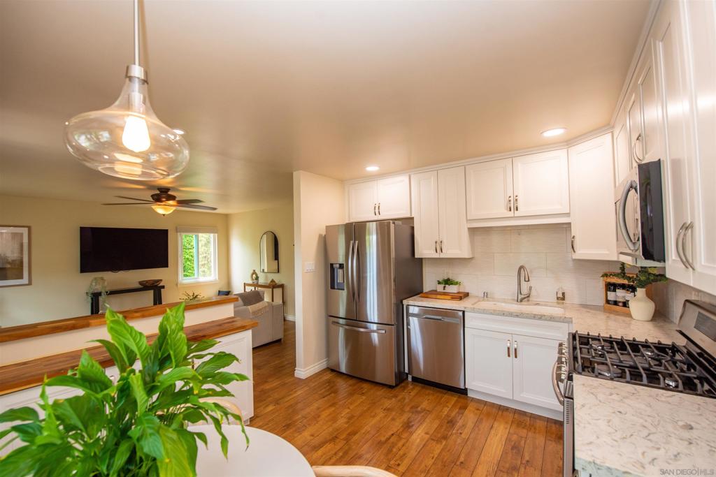 4612 Kleefeld Property Photo 4