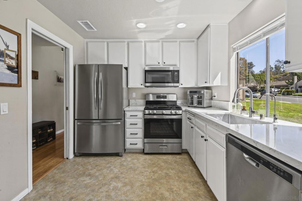 2099 Golden Circle Property Photo 2