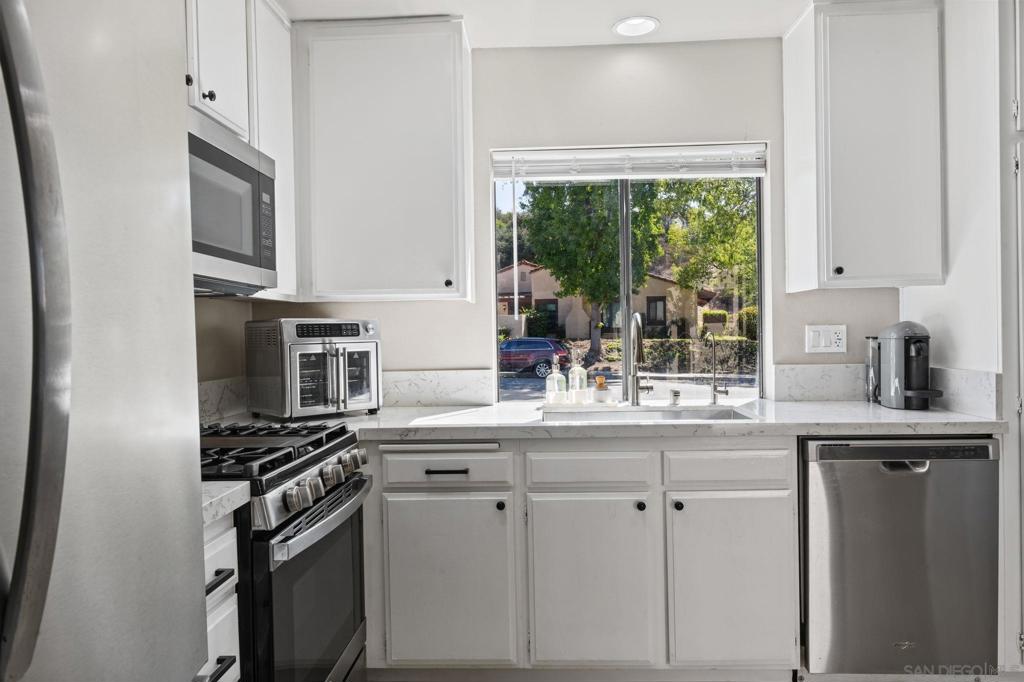 2099 Golden Circle Property Photo 3