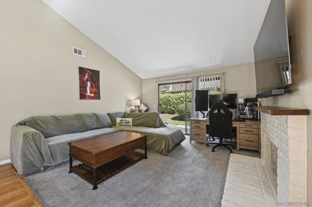 2099 Golden Circle Property Photo 7