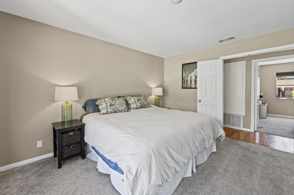 2099 Golden Circle Property Photo 11