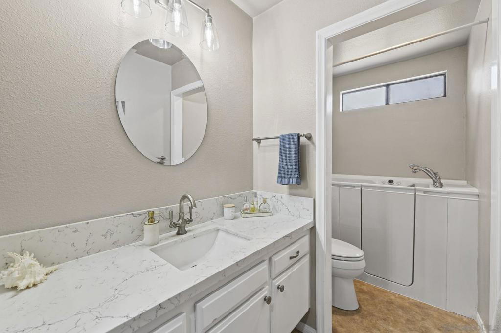 2099 Golden Circle Property Photo 12