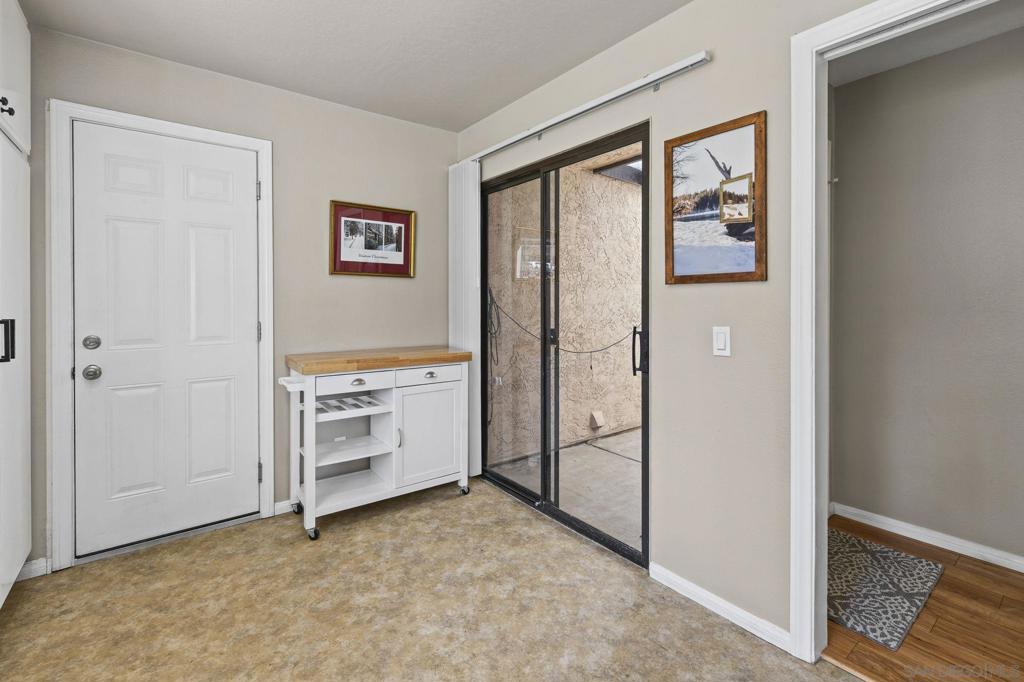 2099 Golden Circle Property Photo 15