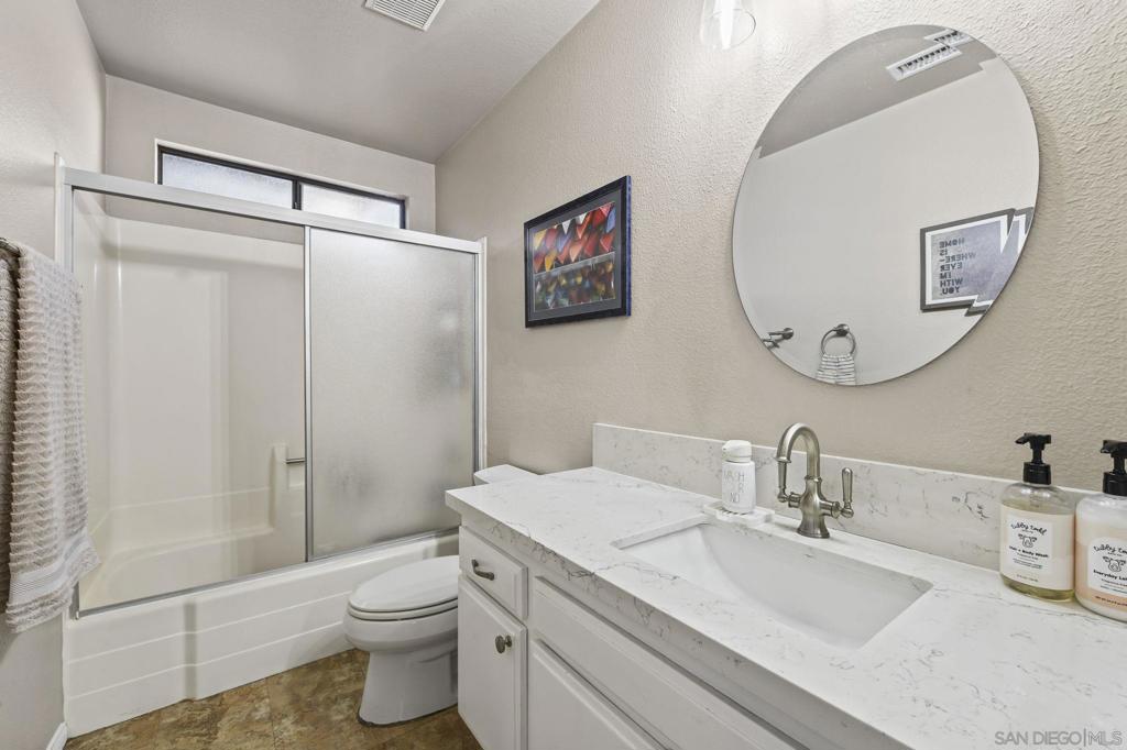2099 Golden Circle Property Photo 16