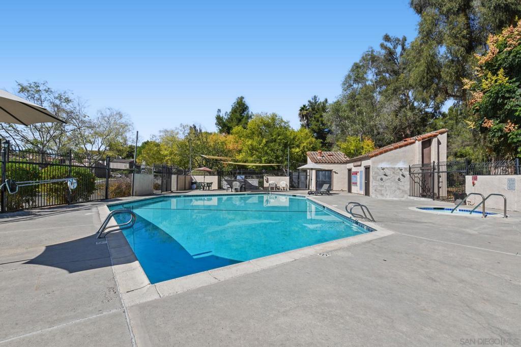 2099 Golden Circle Property Photo 26
