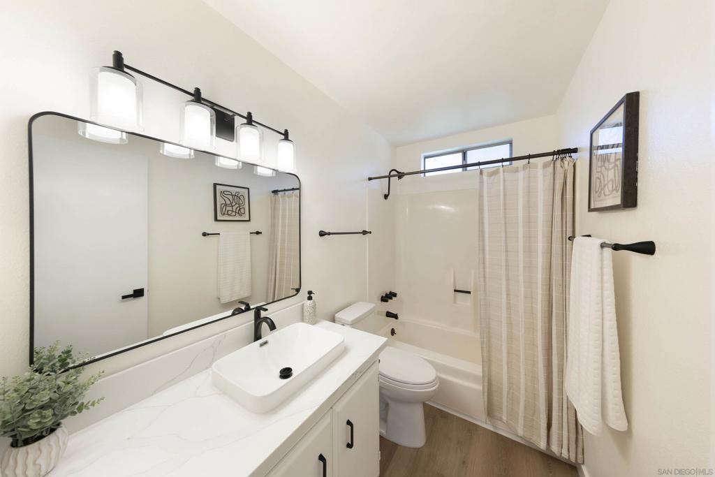 7225 Laura Ct Property Photo 21