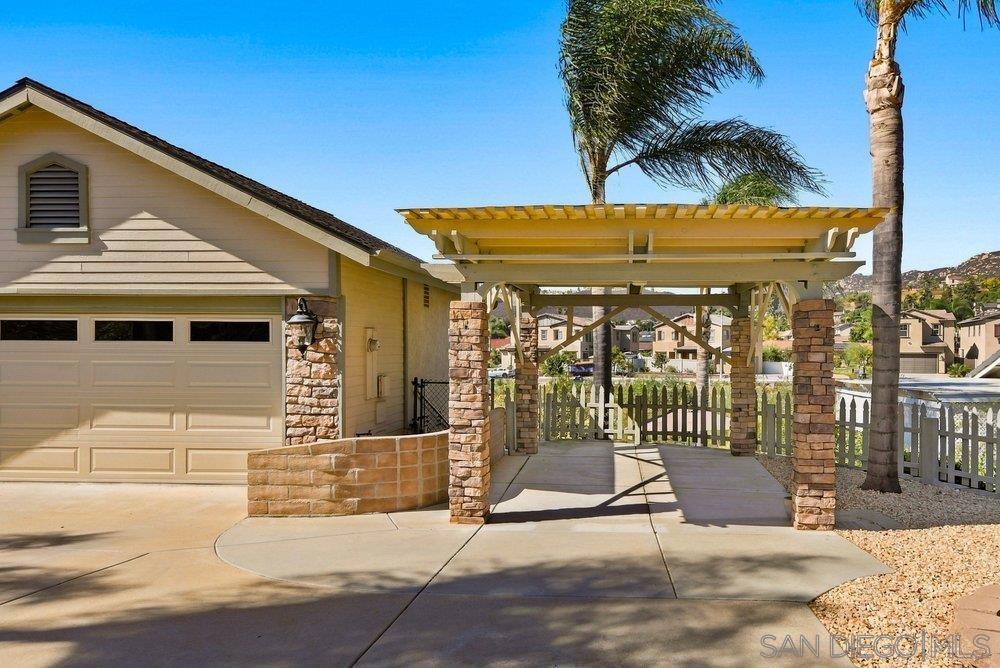 1422 W Country Club Property Photo 3