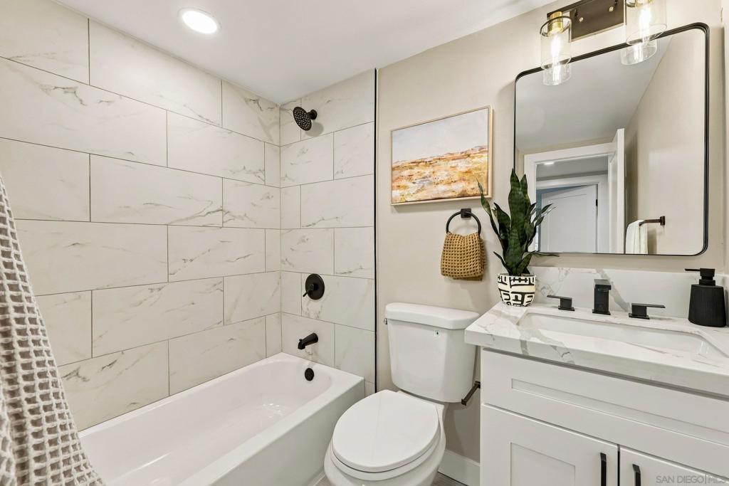 485 Montcalm St Property Photo 23