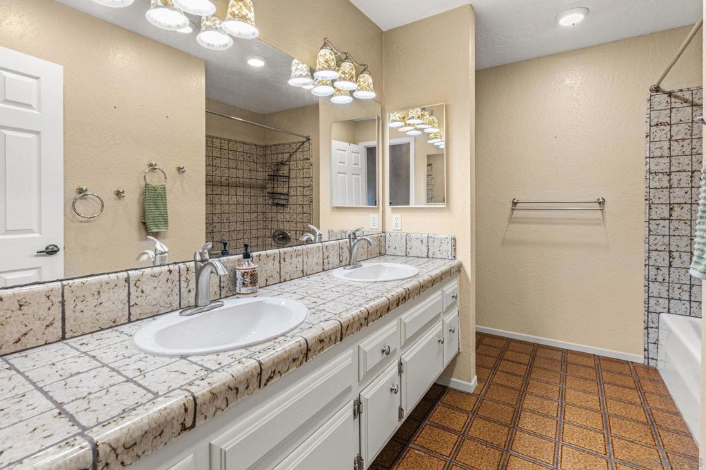 1643 Citrus Hills Lane Property Photo 18