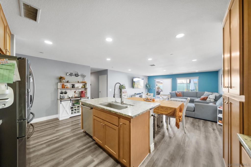 3327 Lansing St Property Photo 10