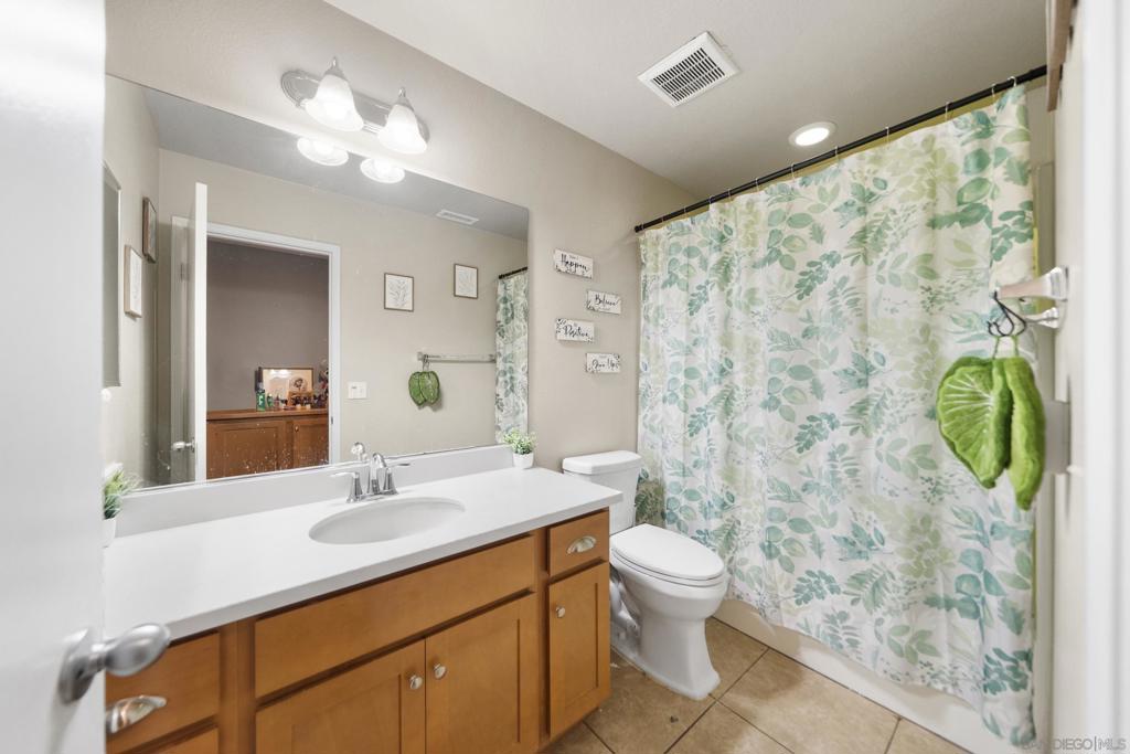 3327 Lansing St Property Photo 18