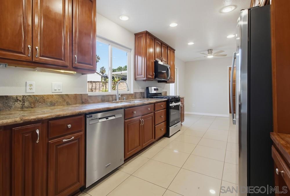 2190 Greenbrier Drive Property Photo 8