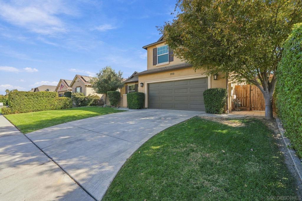 1119 W Muir Way Property Photo 2