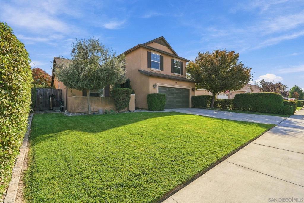 1119 W Muir Way Property Photo 3