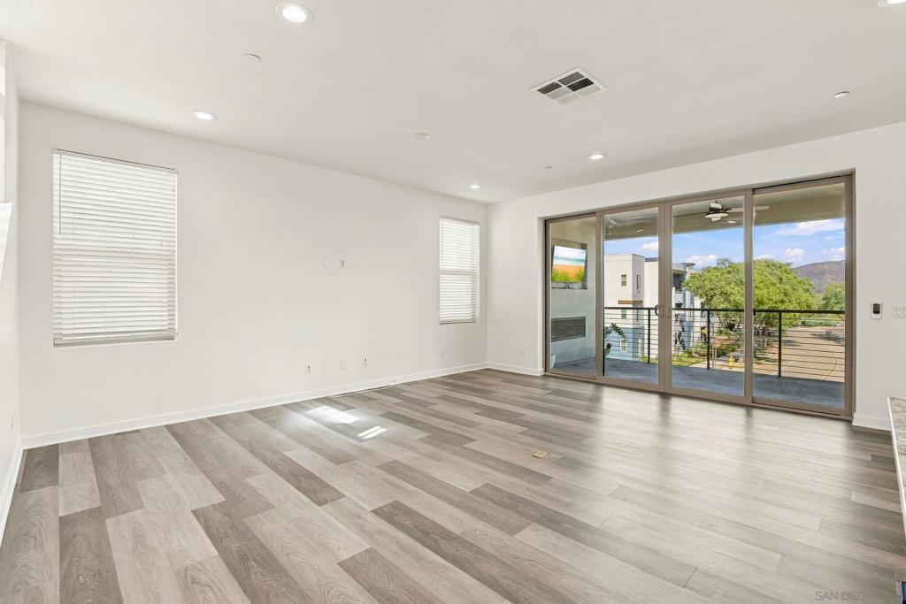 16218 Camden Cir Property Photo 6
