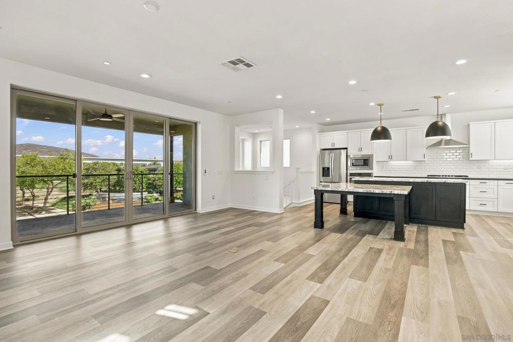 16218 Camden Cir Property Photo 8
