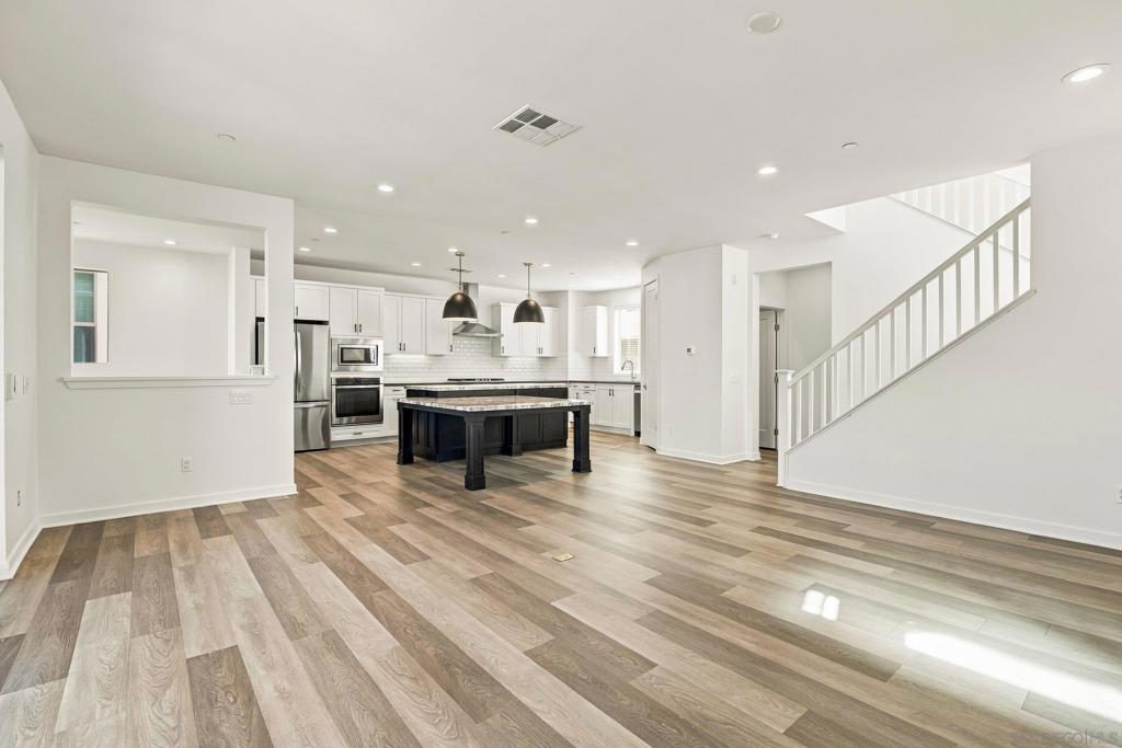 16218 Camden Cir Property Photo 9