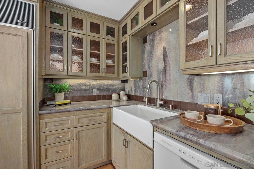 260024576SD Property Photo 12