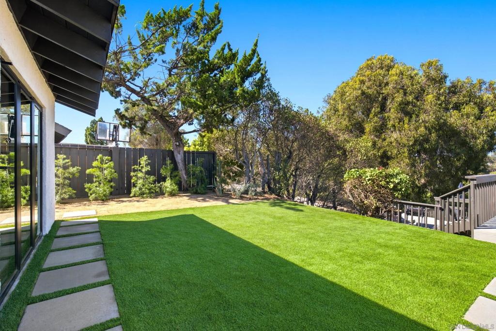 2732 Gobat Property Photo 9