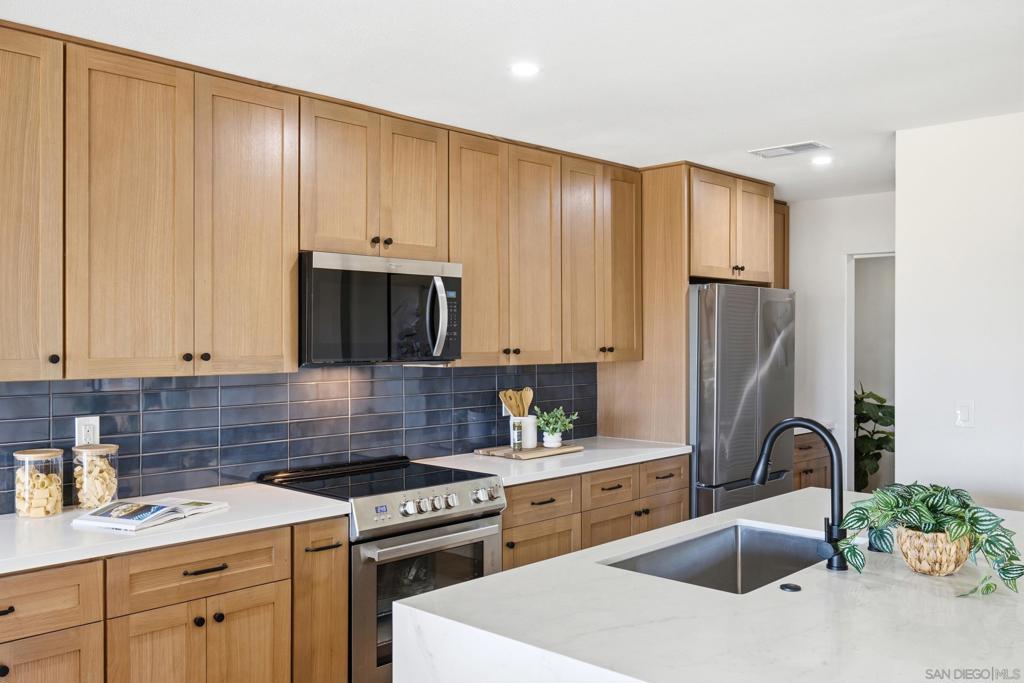 2732 Gobat Property Photo 37