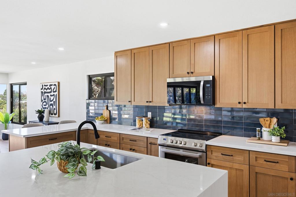 2732 Gobat Property Photo 38