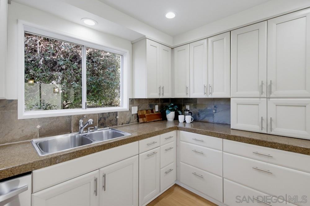 260024615SD Property Photo 6