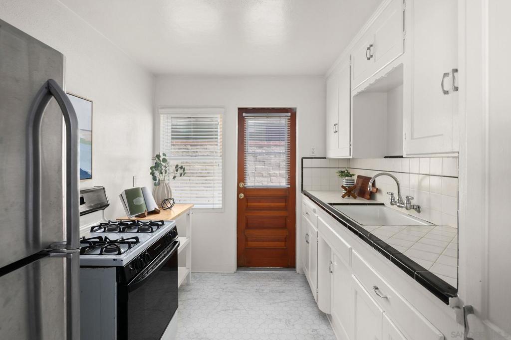 827 829 Law Property Photo 7