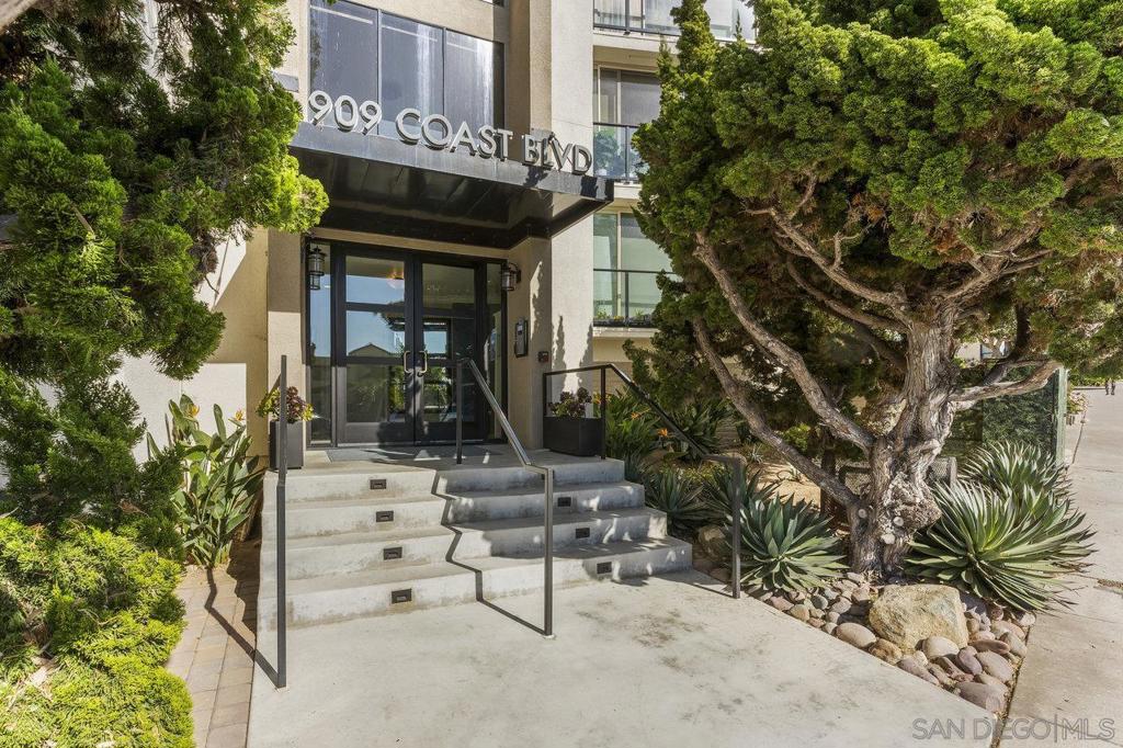 909 Coast Blvd 26 Property Photo 2